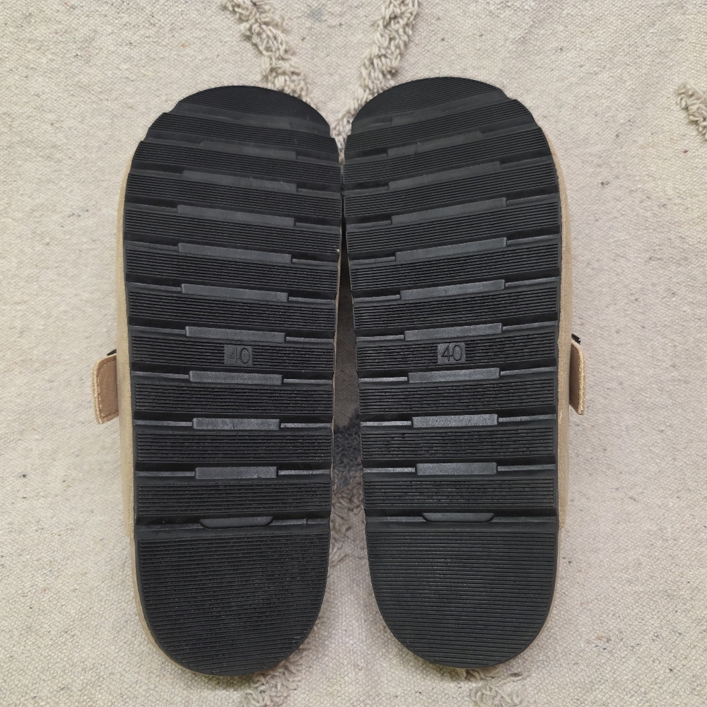 NWOT Amazon Buff/Beige Suede CLOGS * SEE DESCRIPTION - Picture 5 of 8